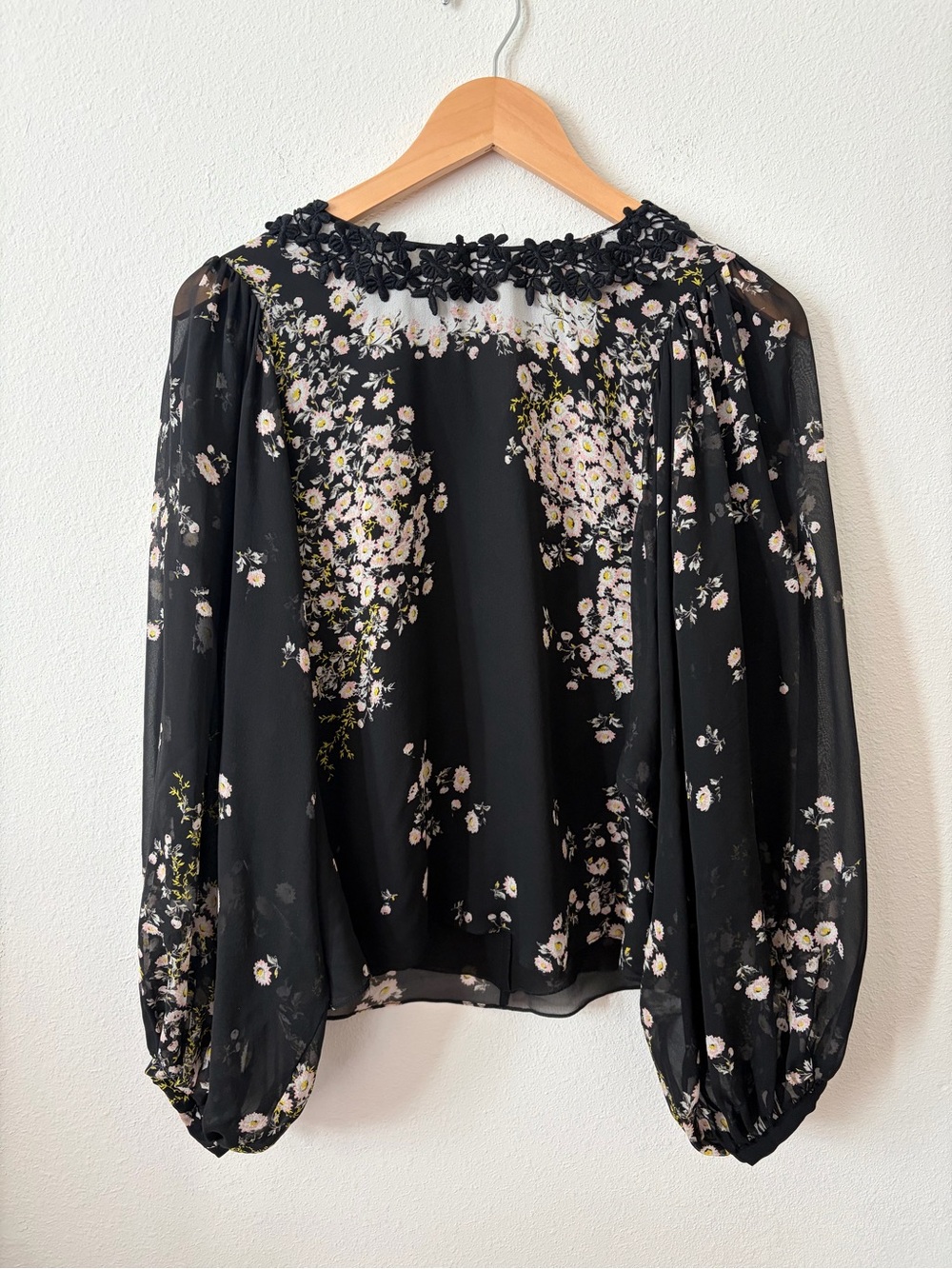 Giambattista Valli Silk Floral Blouse Sz XXS IT38 Black Daisy Print Bishop Sleev